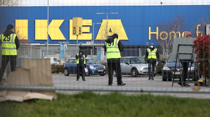 IKEA opened 19 stores; customers queued and waited for hours