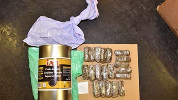 Four men have been arrested because of hashish smuggling that is hidden in the breadcrumb.
