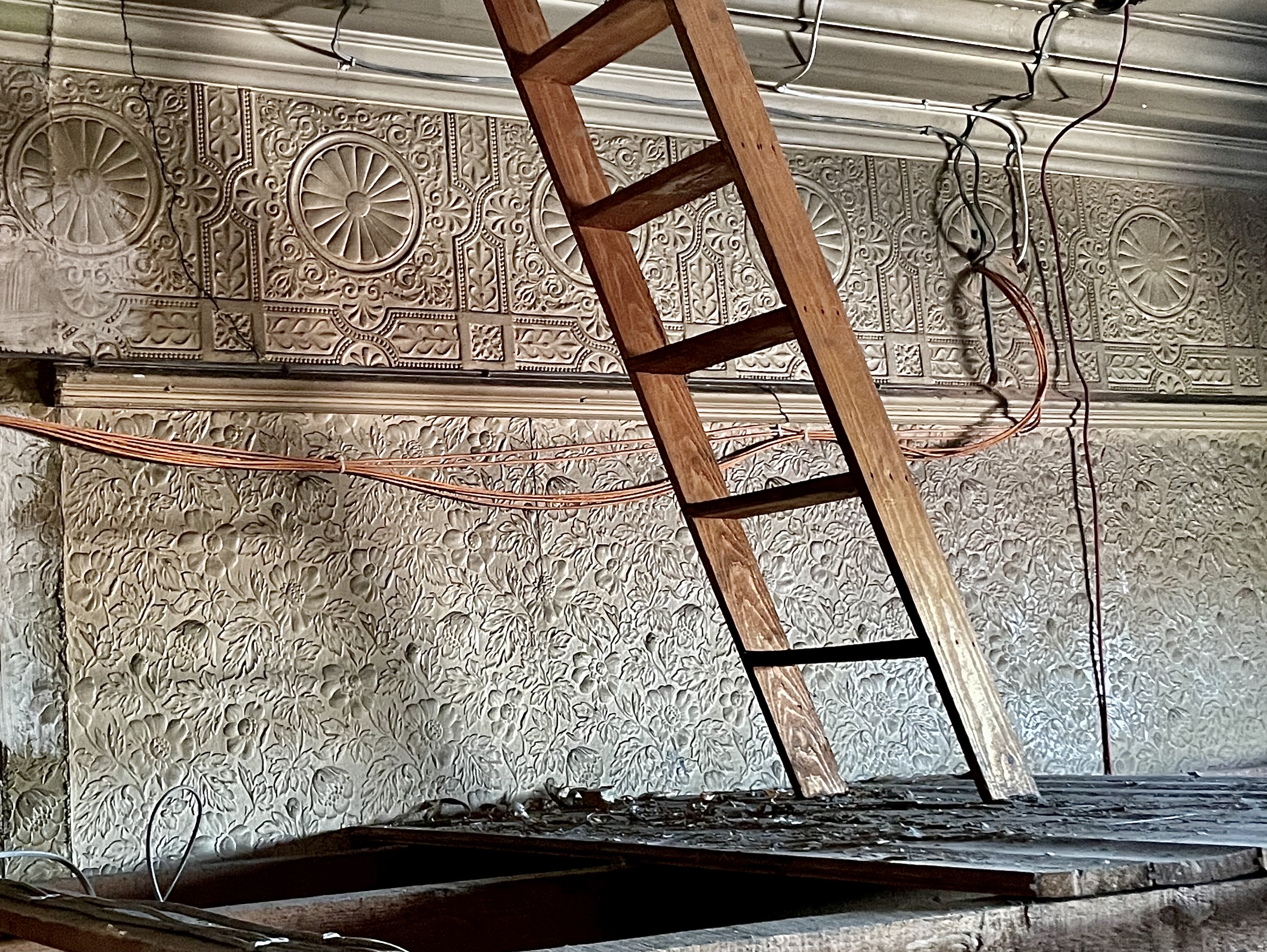 Lincrusta wallpaper and ladders