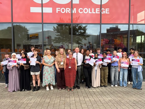 Cllr Elaine Taylor, Deputy Leader and Cabinet Member for Neighbourhoods visited Oldham Sixth Form College on results day
