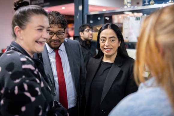 market opens 280326 195