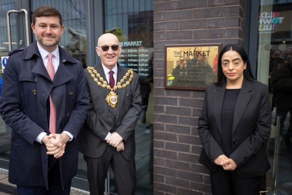 market opens 280326 012