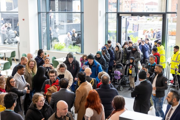 market opens 280326 172